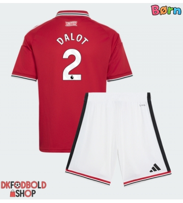 Manchester United Diogo Dalot #2 Hjemmebanesæt Børn 2026-27 Kort ærmer (+ korte bukser)